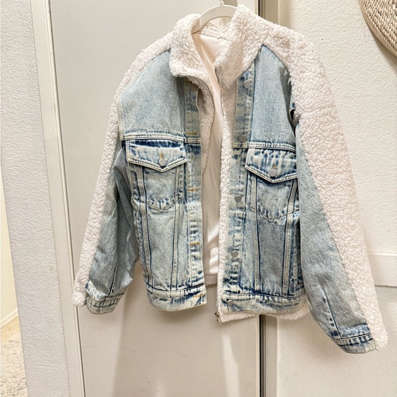 New Aemi & Co Jean Denim Jacket with faux fur large - Picture 10 of 10